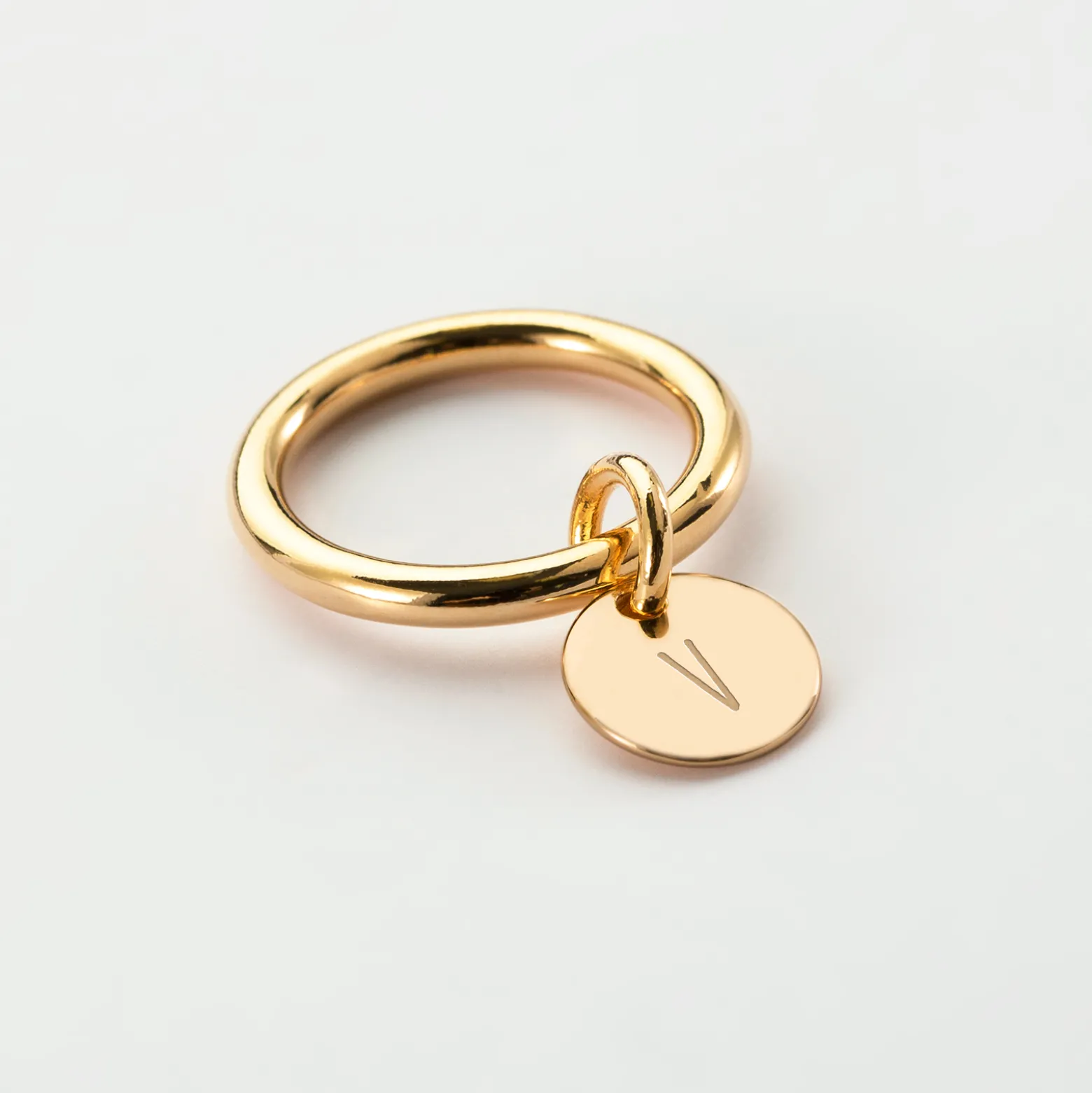 Bague jonc plaqué or personnalisée médaille gravée initiale 10 mm
