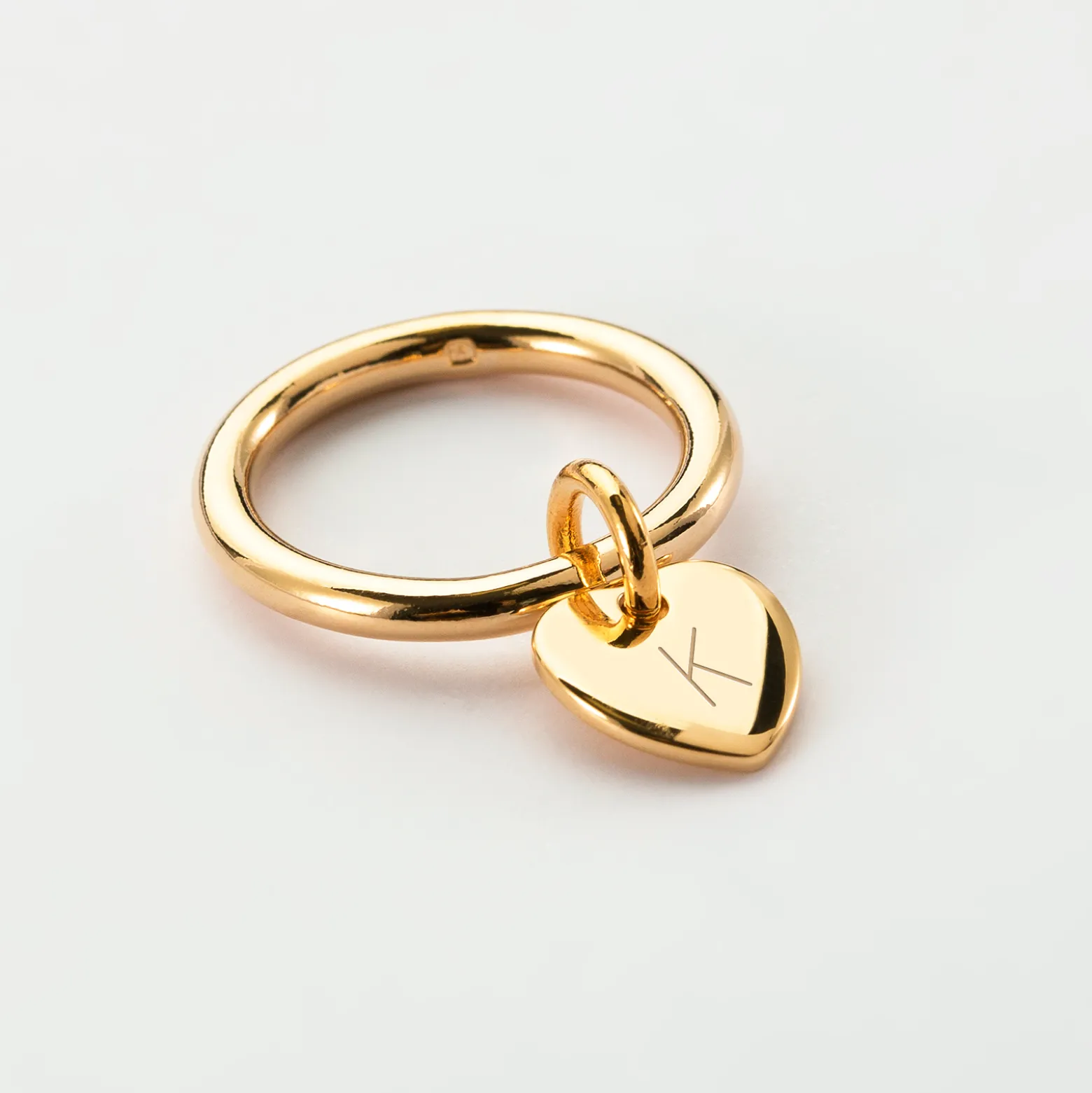 Bague jonc plaqué or personnalisée médaille gravée initiale coeur 10 mm