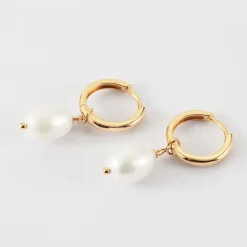 Boucles d'oreilles créoles perle nacre plaqué or