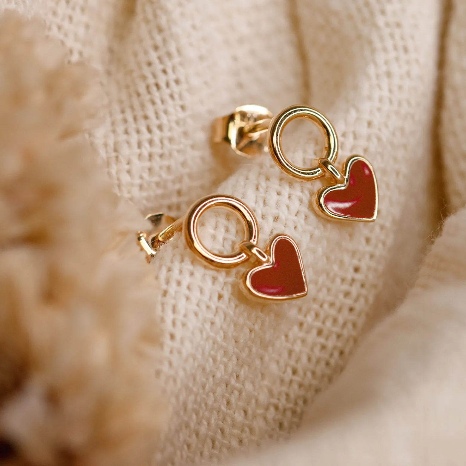 Boucles d'oreilles cœur émail rouge plaqué or