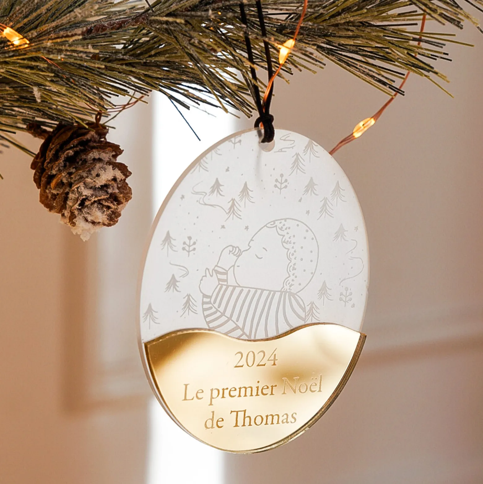 Boule de Noël personnalisée Bébé acrylique givré gravé - HappyBulle x MyLovelyThing