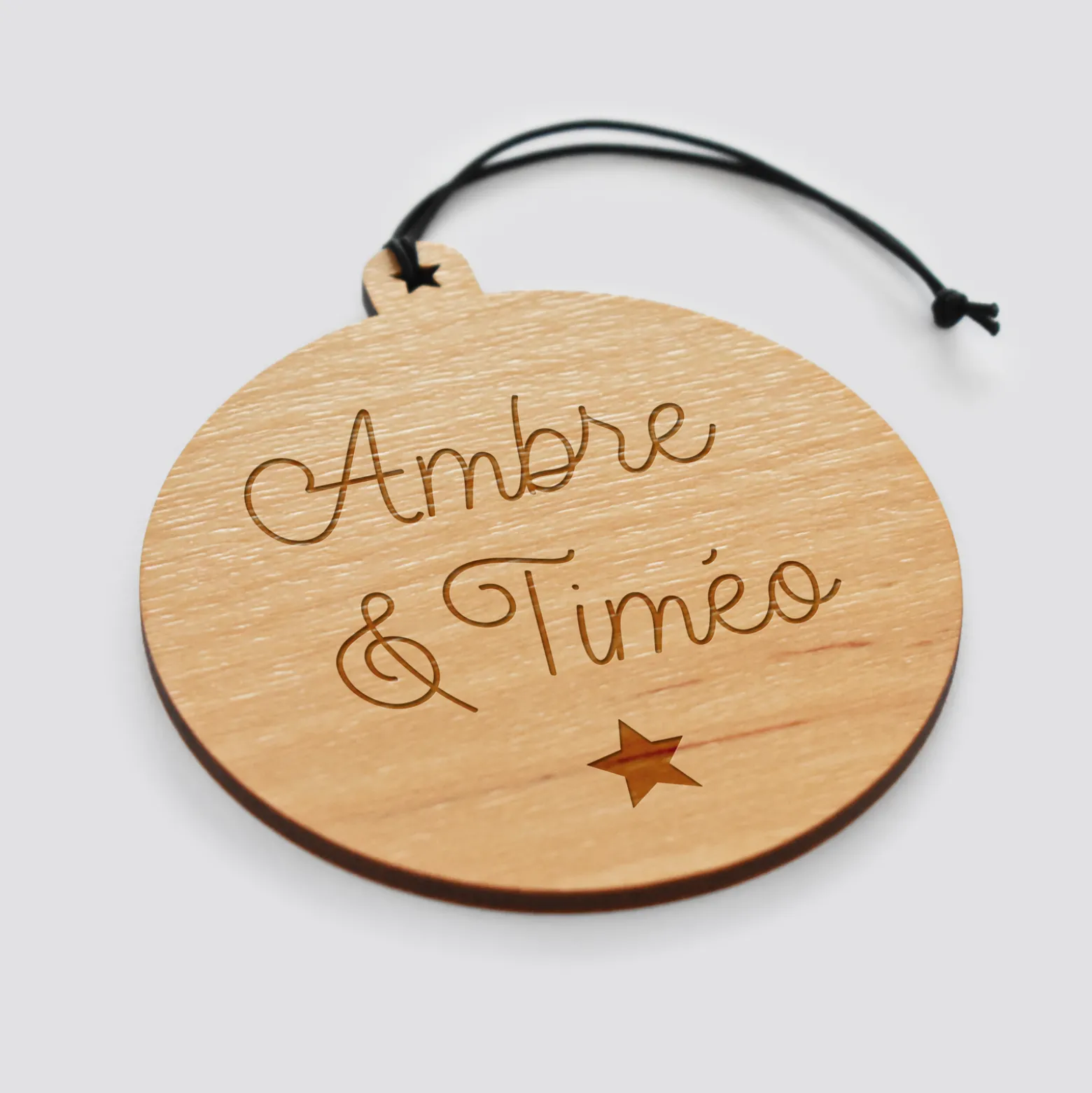 Boule de Noël personnalisée gravée bois ronde