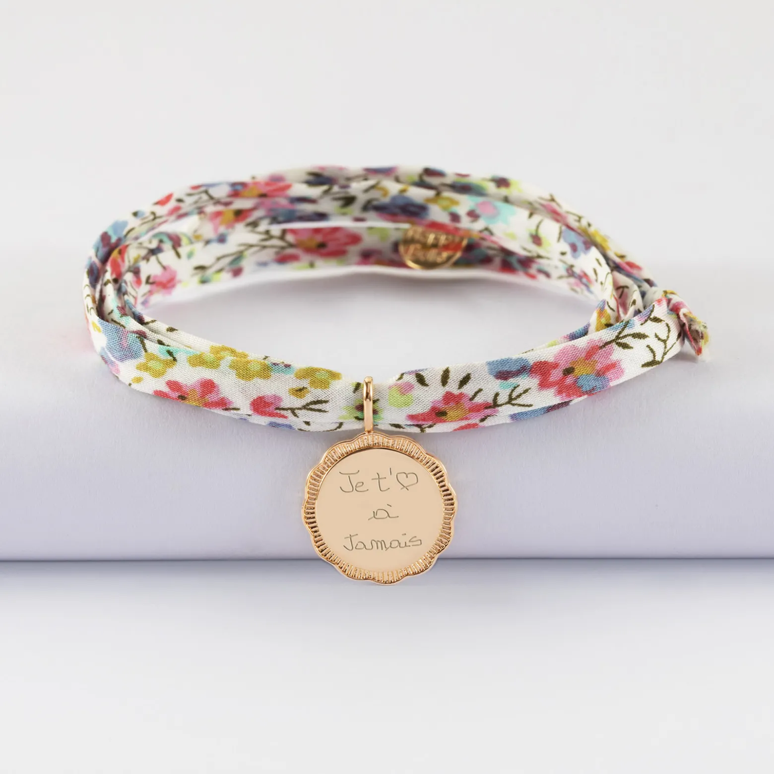 Bracelet 3 tours Liberty personnalisé médaille contour fleur gravée plaqué or 15 mm