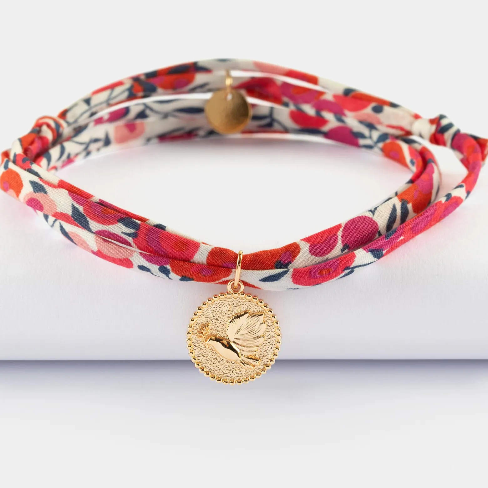 Bracelet 3 tours Liberty personnalisé médaille gravée plaqué or colombe texturée 14 mm