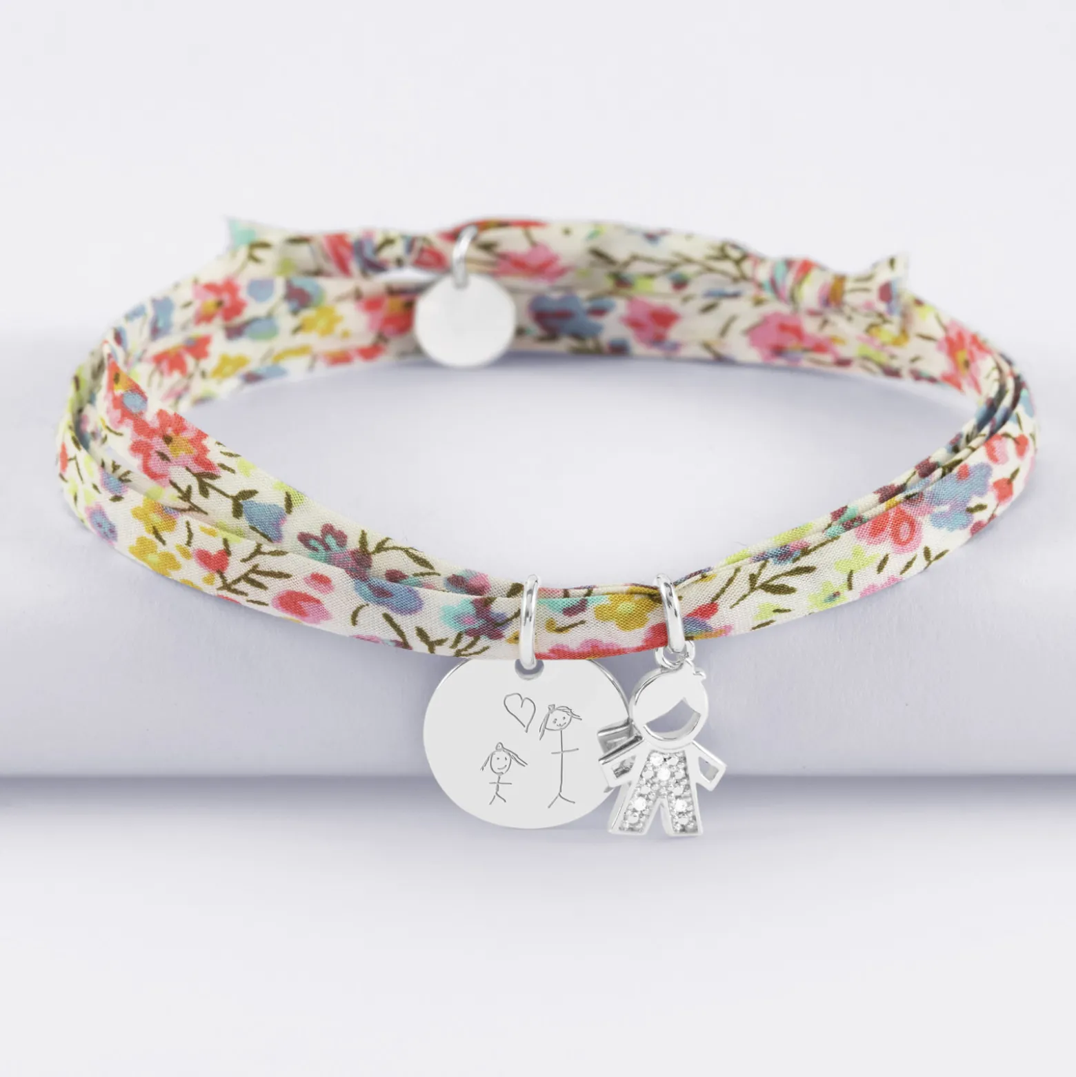 Bracelet 3 tours Liberty personnalisé médaille gravée argent 15 mm et breloque petit garçon scintillant 12 mm