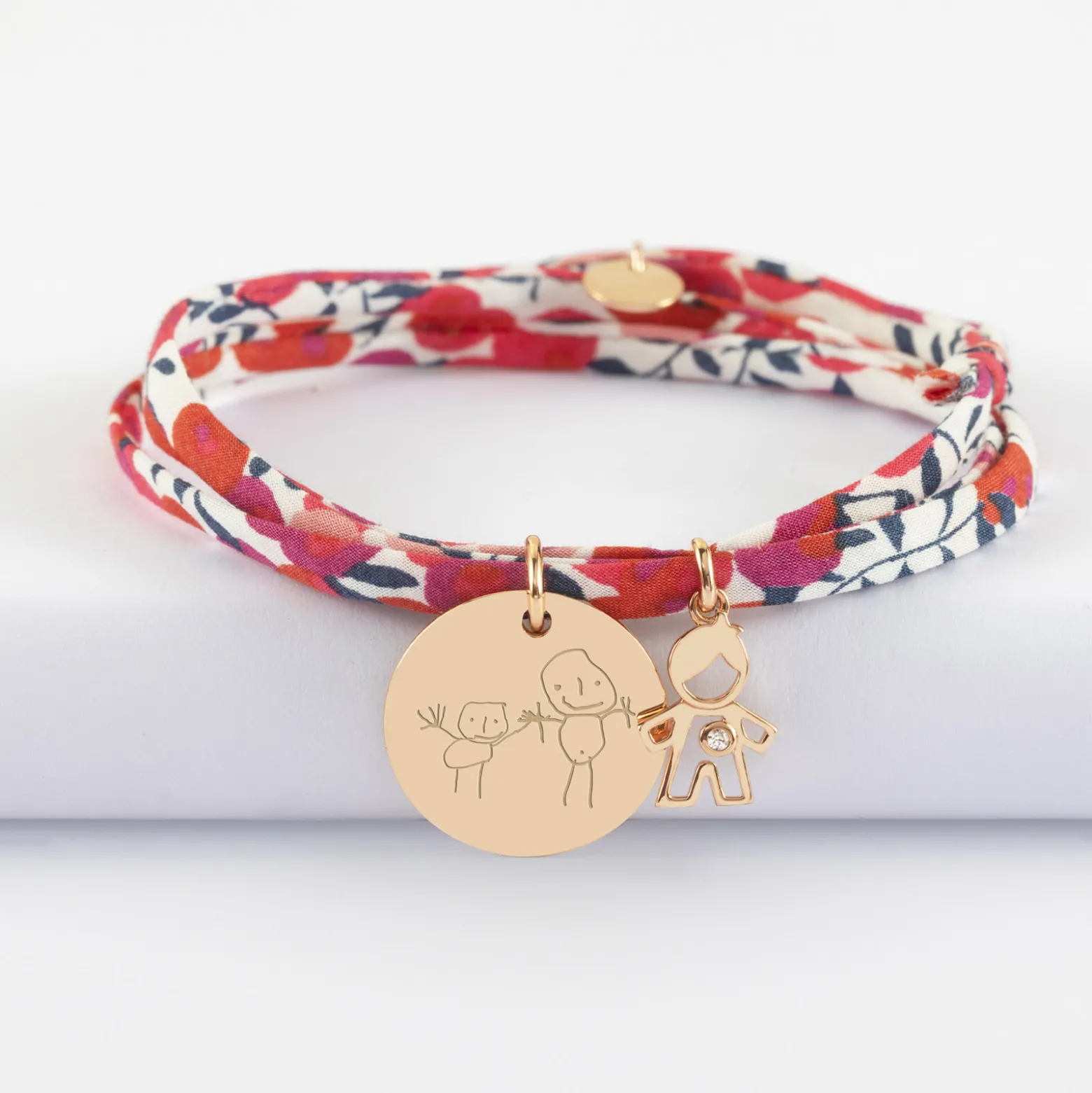 Bracelet 3 tours Liberty personnalisé médaille gravée plaqué or 19 mm et breloque petit garçon zircon 12 mm