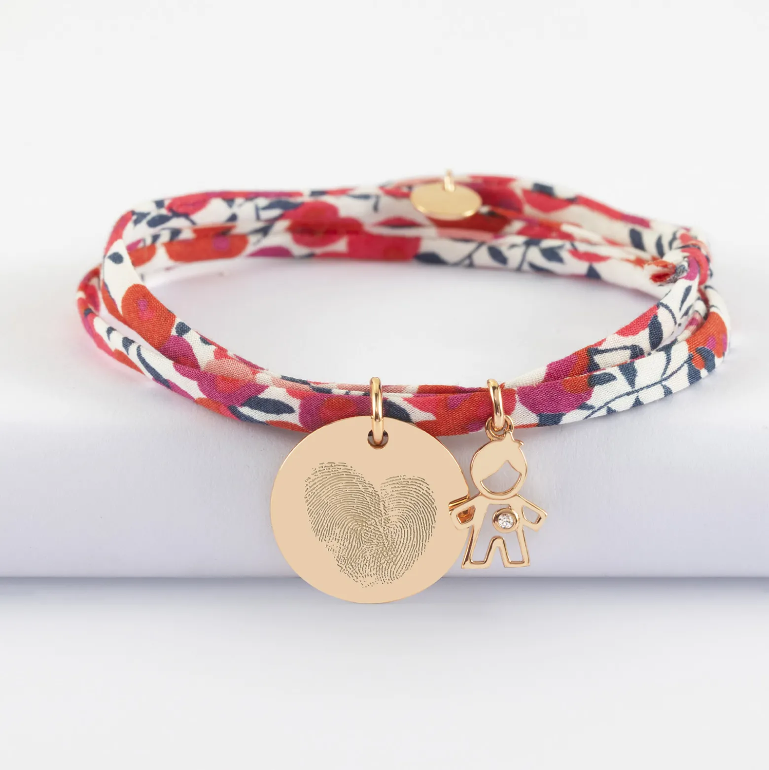 Bracelet 3 tours Liberty personnalisé médaille gravée plaqué or 19 mm et breloque petit garçon zircon 12 mm