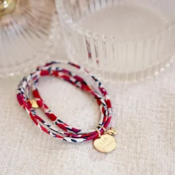 Bracelet 3 tours Liberty personnalisé médaille gravée plaqué or 15 mm et breloque petit coeur bombé 7 mm - HappyBulle x Atelier Wagram
