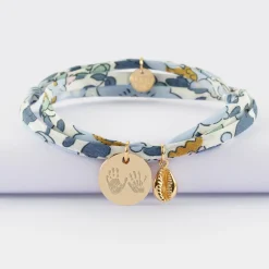 Bracelet 3 tours Liberty personnalisé médaille gravée plaqué or 15 mm et breloque coquillage cauri 10 mm