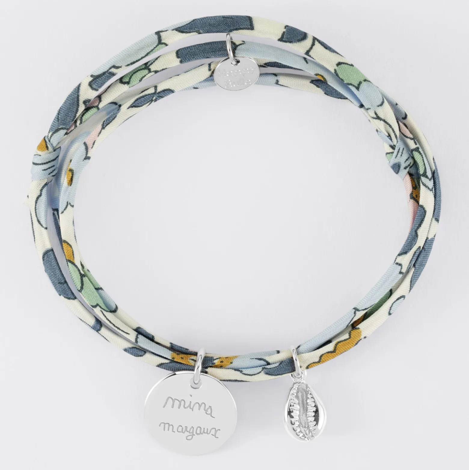 Bracelet 3 tours Liberty personnalisé médaille gravée argent 15 mm et breloque coquillage cauri 10 mm