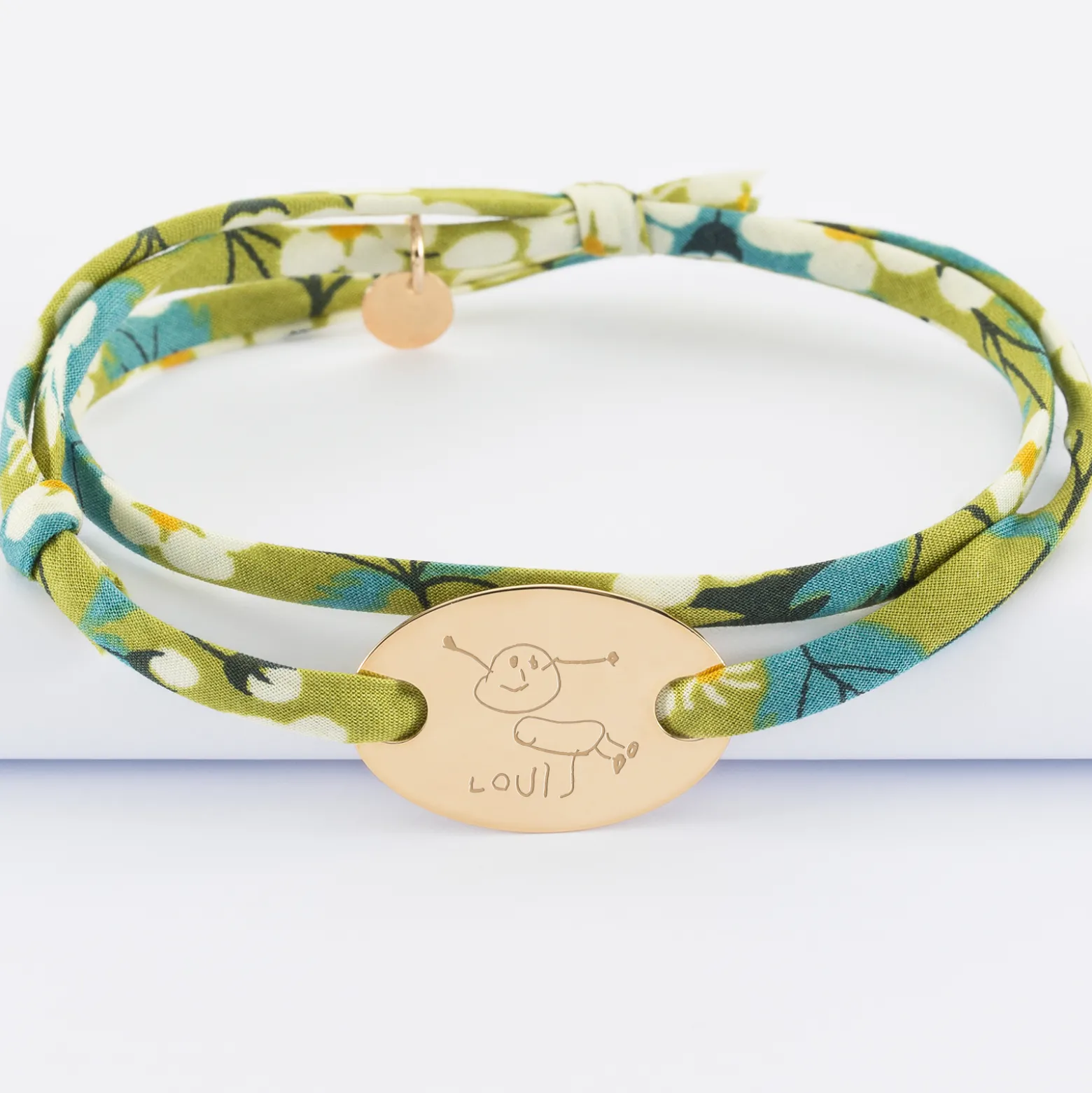 Bracelet 2 tours Liberty personnalisé médaille gravée plaqué or ovale 25x16 mm