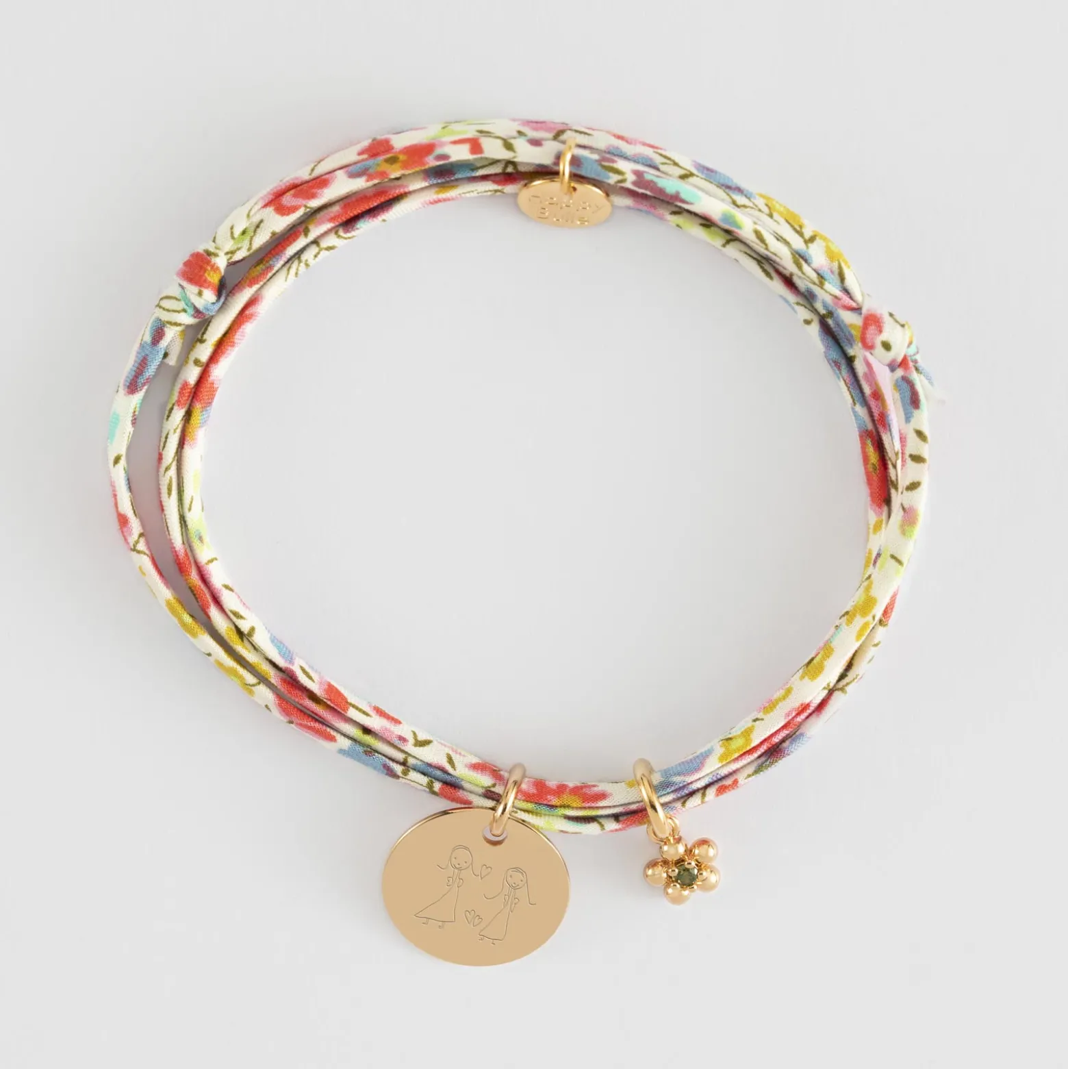 Bracelet 3 tours Liberty personnalisé médaille gravée plaqué or 15 mm et breloque fleur zircon plaqué or 8 mm