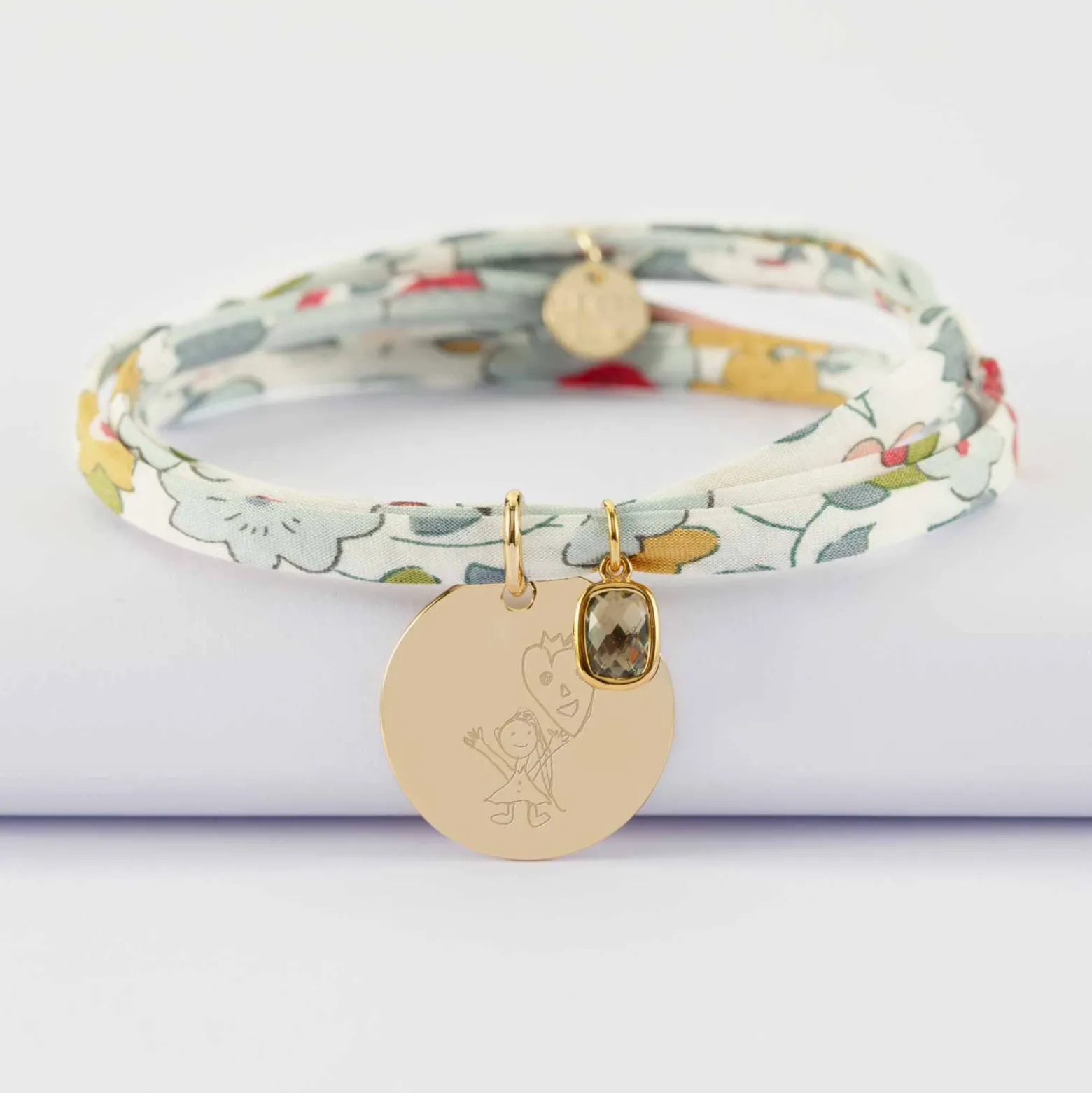 Bracelet 3 tours Liberty personnalisé médaille gravée plaqué or 19 mm et breloque rectangle zircon plaqué or 9 mm
