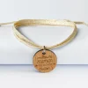 Bracelet 3 tours médaille gravée bois dormeuse ronde 20 mm "Meilleure maman du monde"