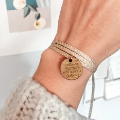 Bracelet 3 tours médaille gravée bois dormeuse ronde 20 mm "Meilleure maman du monde"