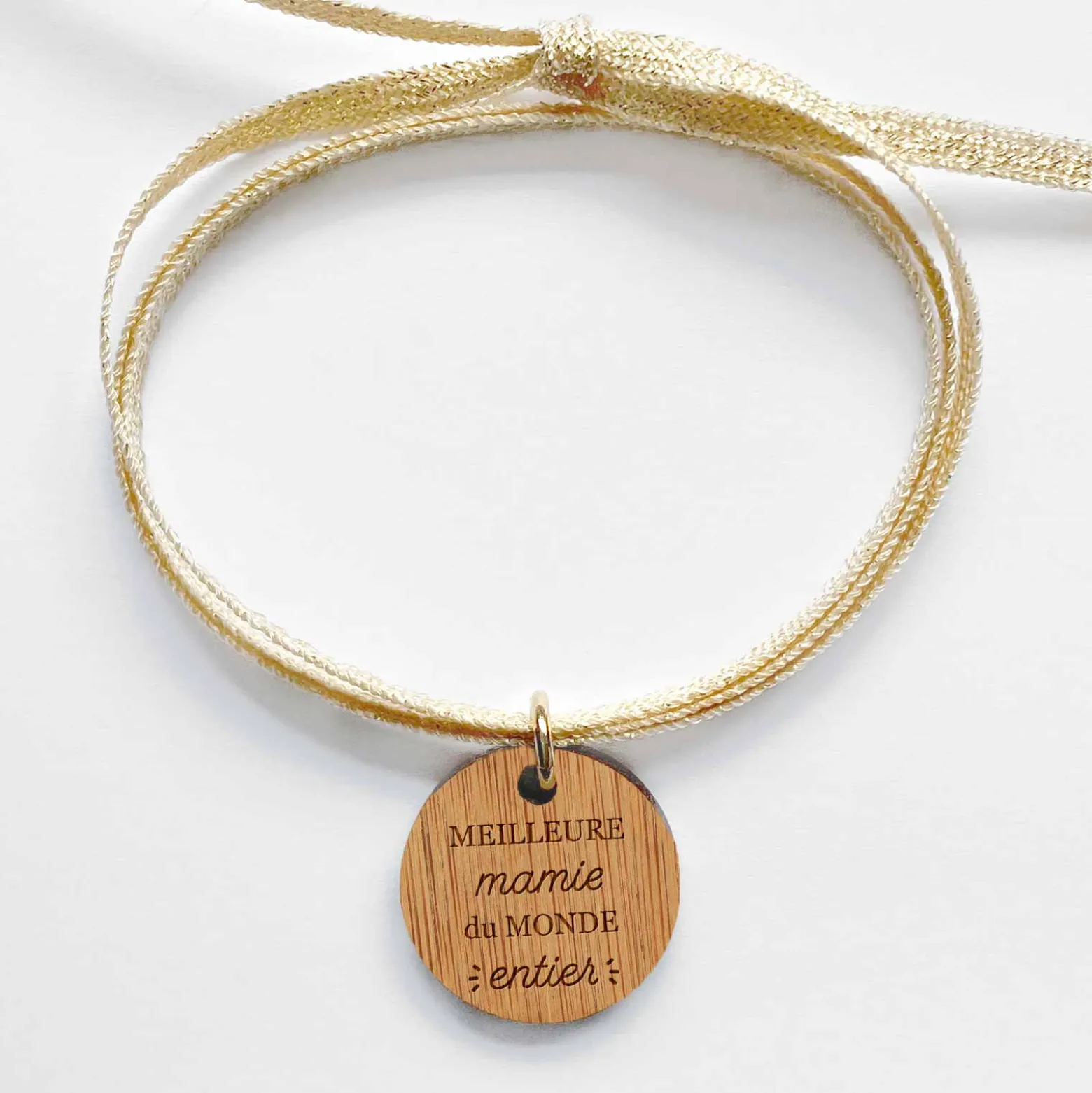 Bracelet 3 tours médaille gravée bois dormeuse ronde 20 mm "Meilleure mamie du monde"