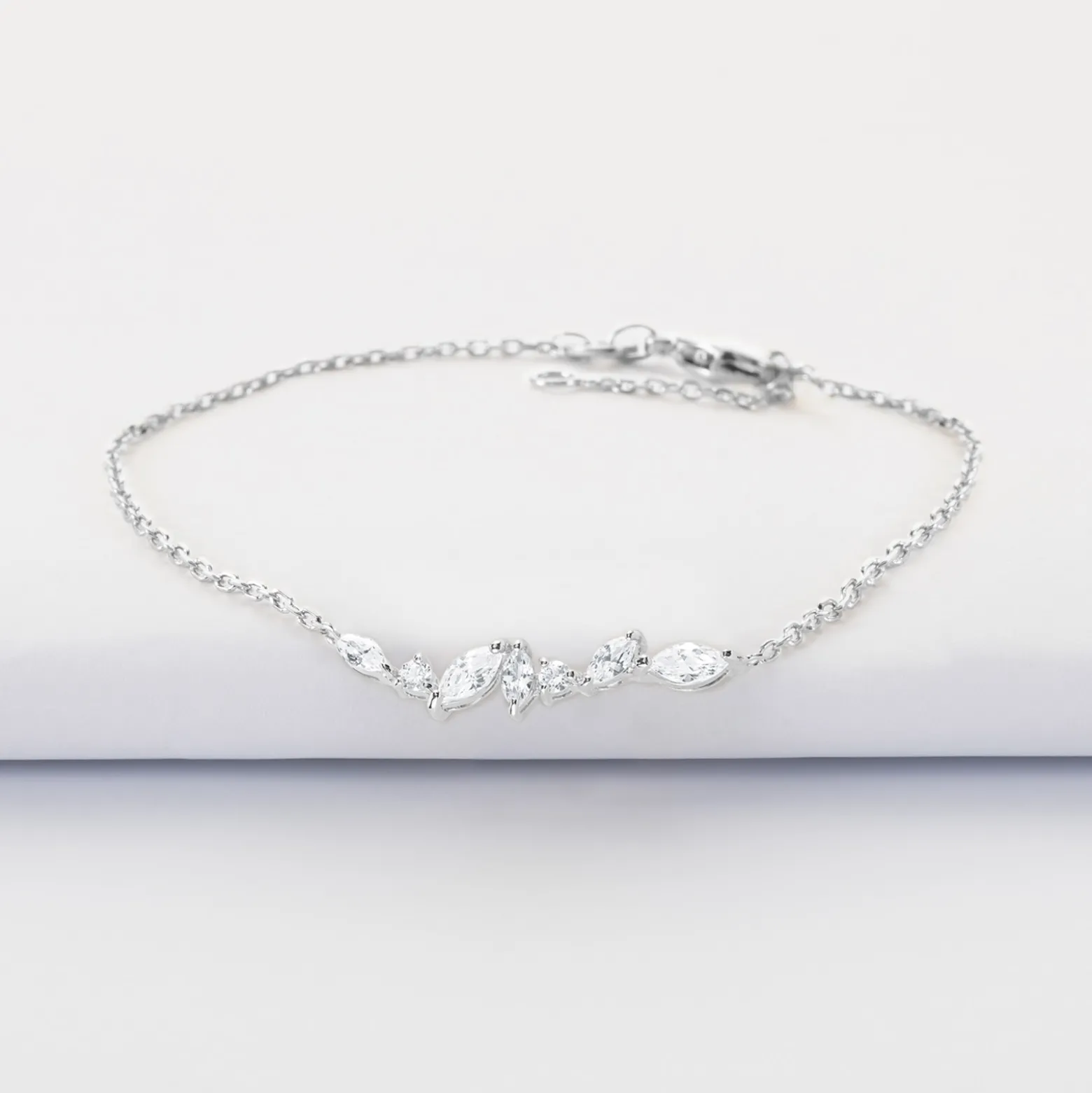 Bracelet chaine barrette scintillante argent