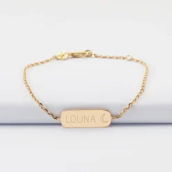Bracelet chaine enfant personnalisé médaille gravée plaqué or plaque 20x8 mm - HappyBulle x Capucine