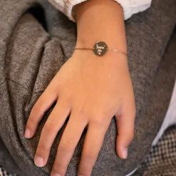 Bracelet chaine enfant personnalisé médaille gravée plaqué or 2 trous 15 mm - HappyBulle x Capucine