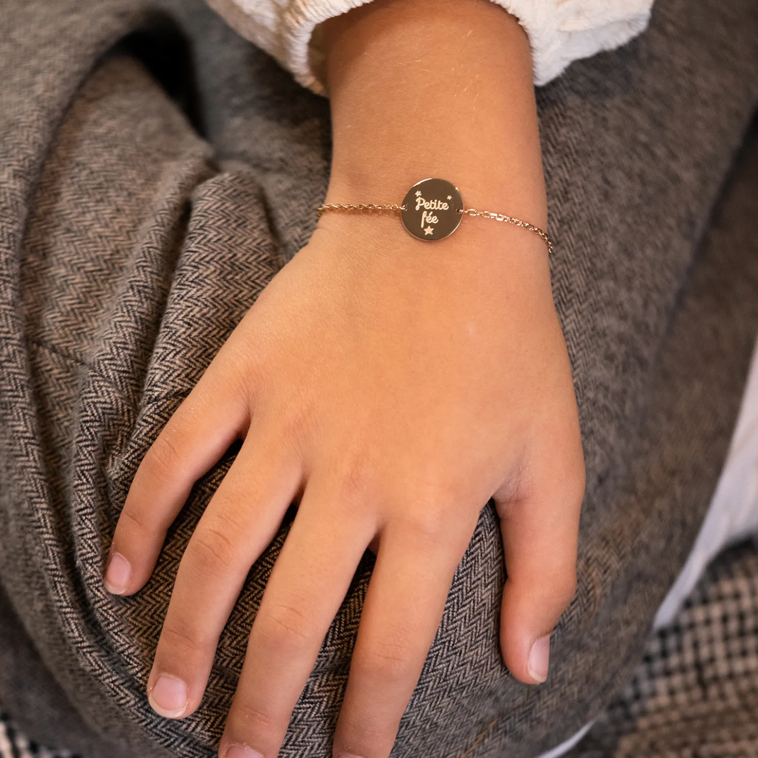 Bracelet chaine enfant personnalisé médaille gravée plaqué or 2 trous 15 mm - HappyBulle x Capucine