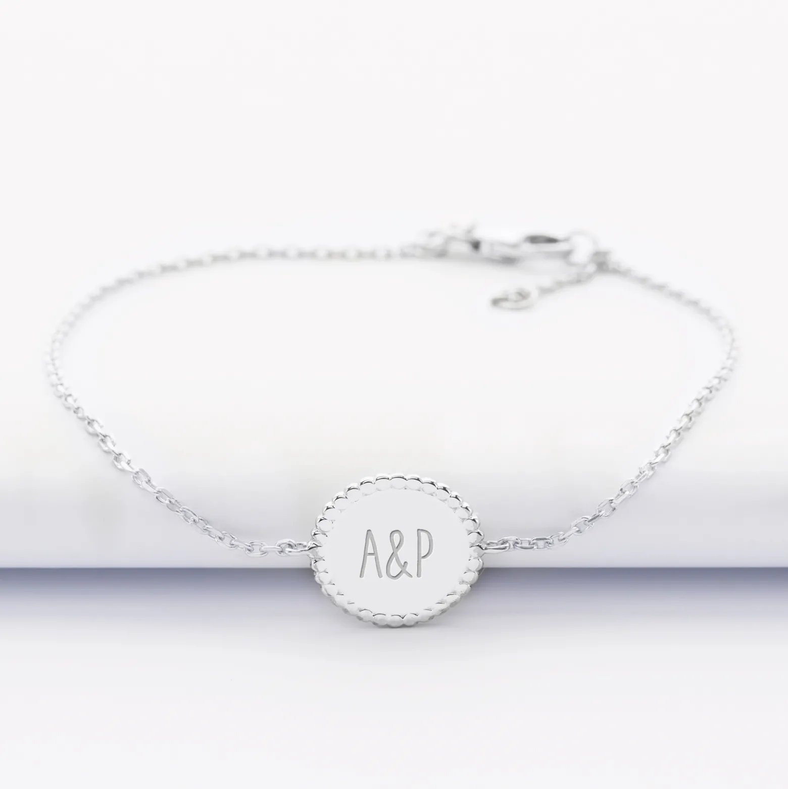 Bracelet chaîne bohème personnalisé médaille gravée argent initiale 11 mm - Nos petits imparfaits