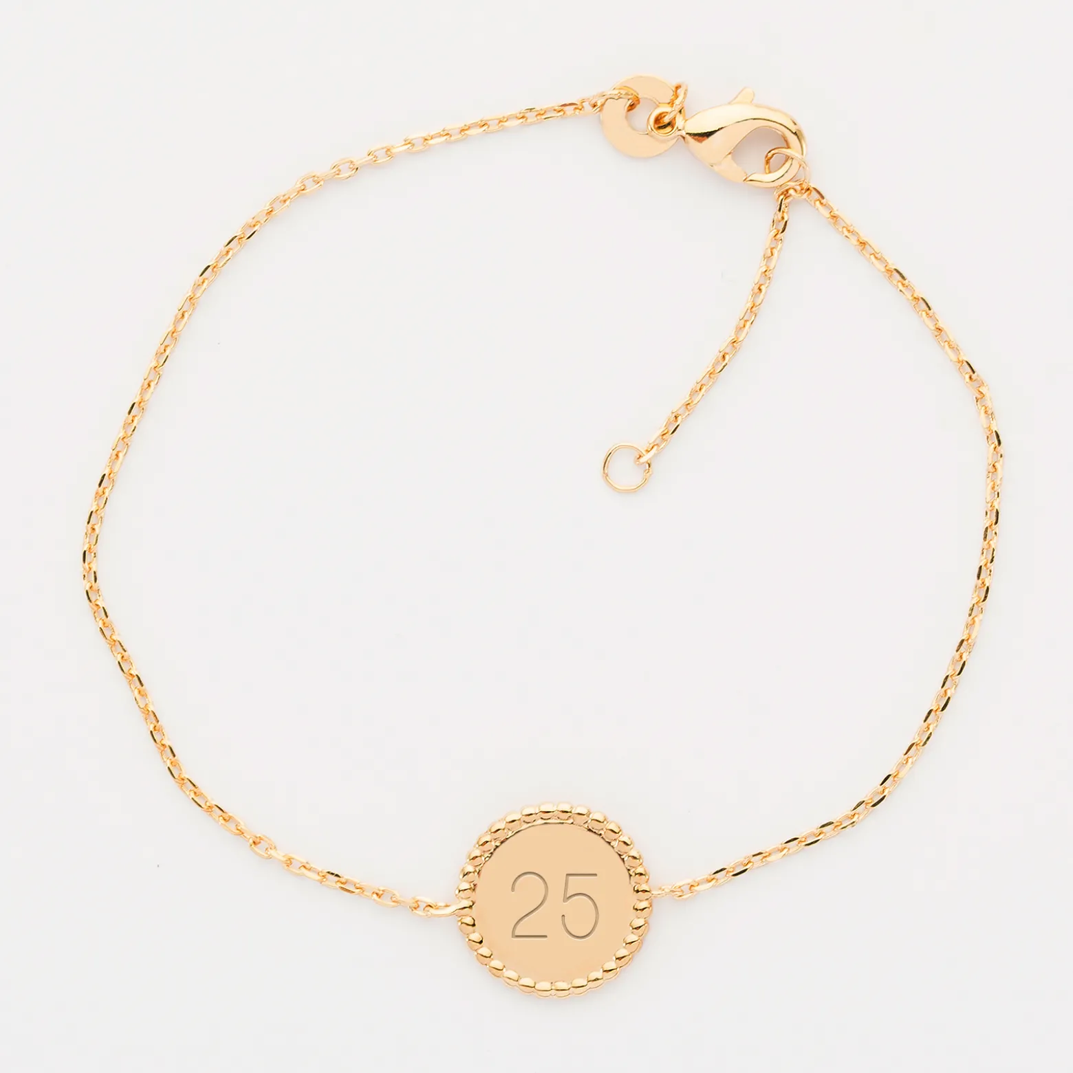 Bracelet chaîne bohème personnalisé médaille gravée plaqué or initiale 11 mm