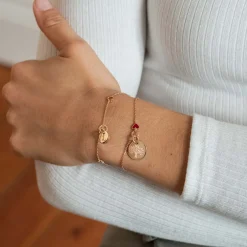 Bracelet chaîne coeur émail rouge personnalisé médaille gravée plaqué or 15 mm