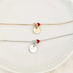 Bracelet chaîne coeur émail rouge personnalisé médaille gravée plaqué or 10 mm