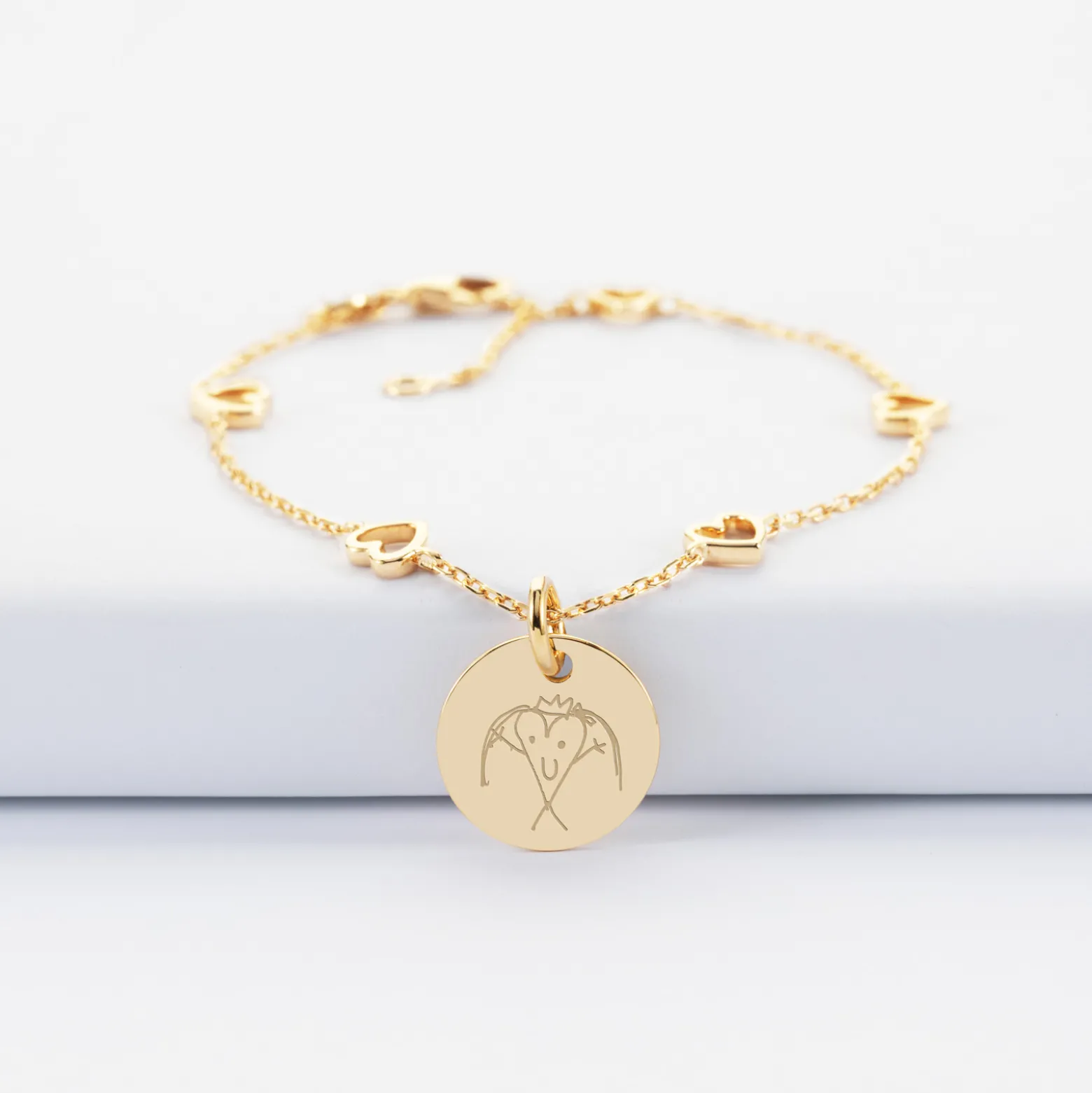 Bracelet chaîne coeurs ajourés personnalisé médaille gravée plaqué or 15 mm