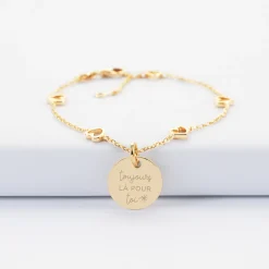 Bracelet chaîne coeurs ajourés personnalisé médaille gravée plaqué or 15 mm