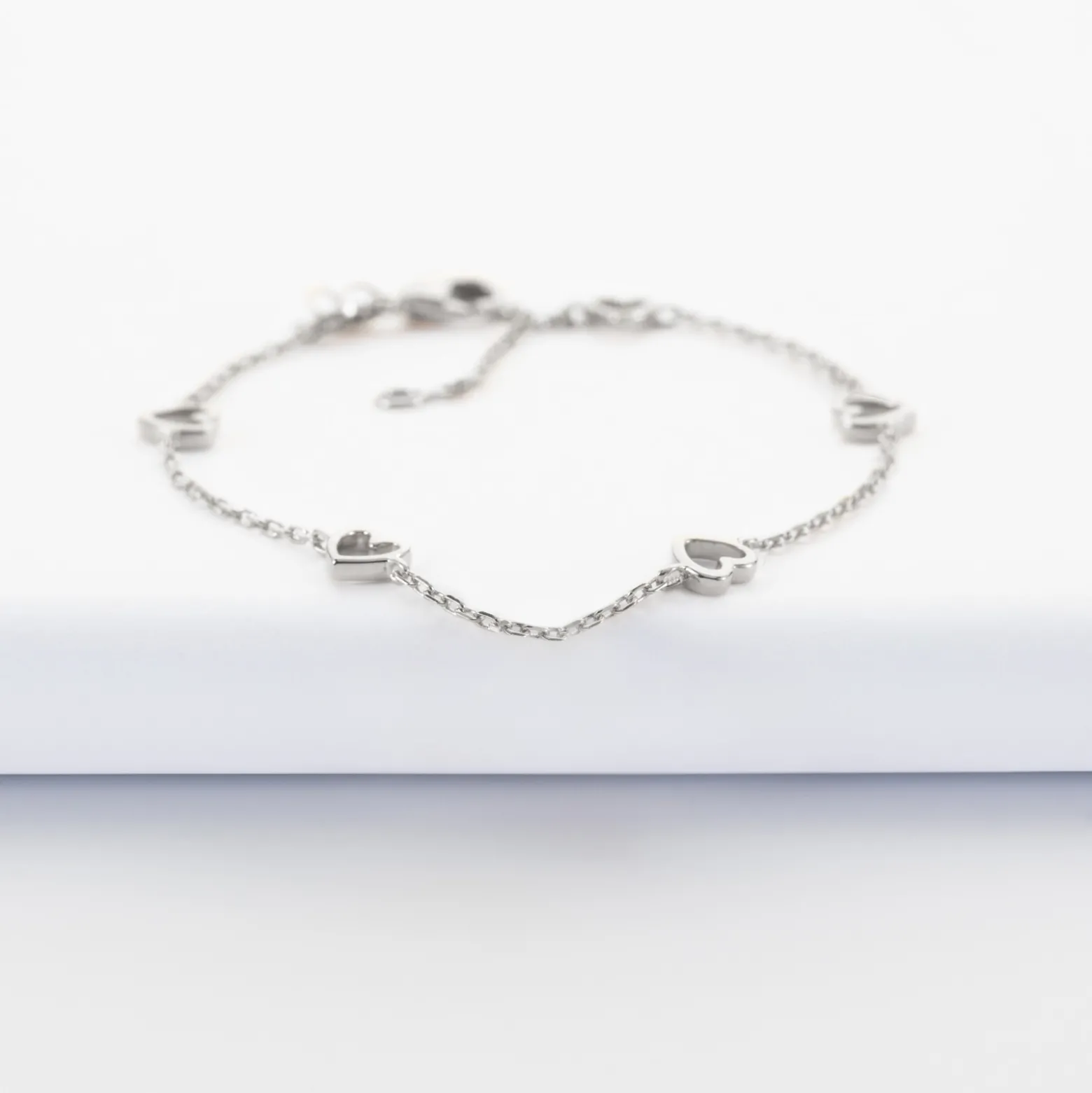 Bracelet chaîne coeurs ajourés argent