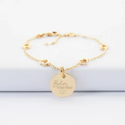 Bracelet chaîne coeurs ajourés Mariée personnalisé médaille gravée plaqué or 15 mm