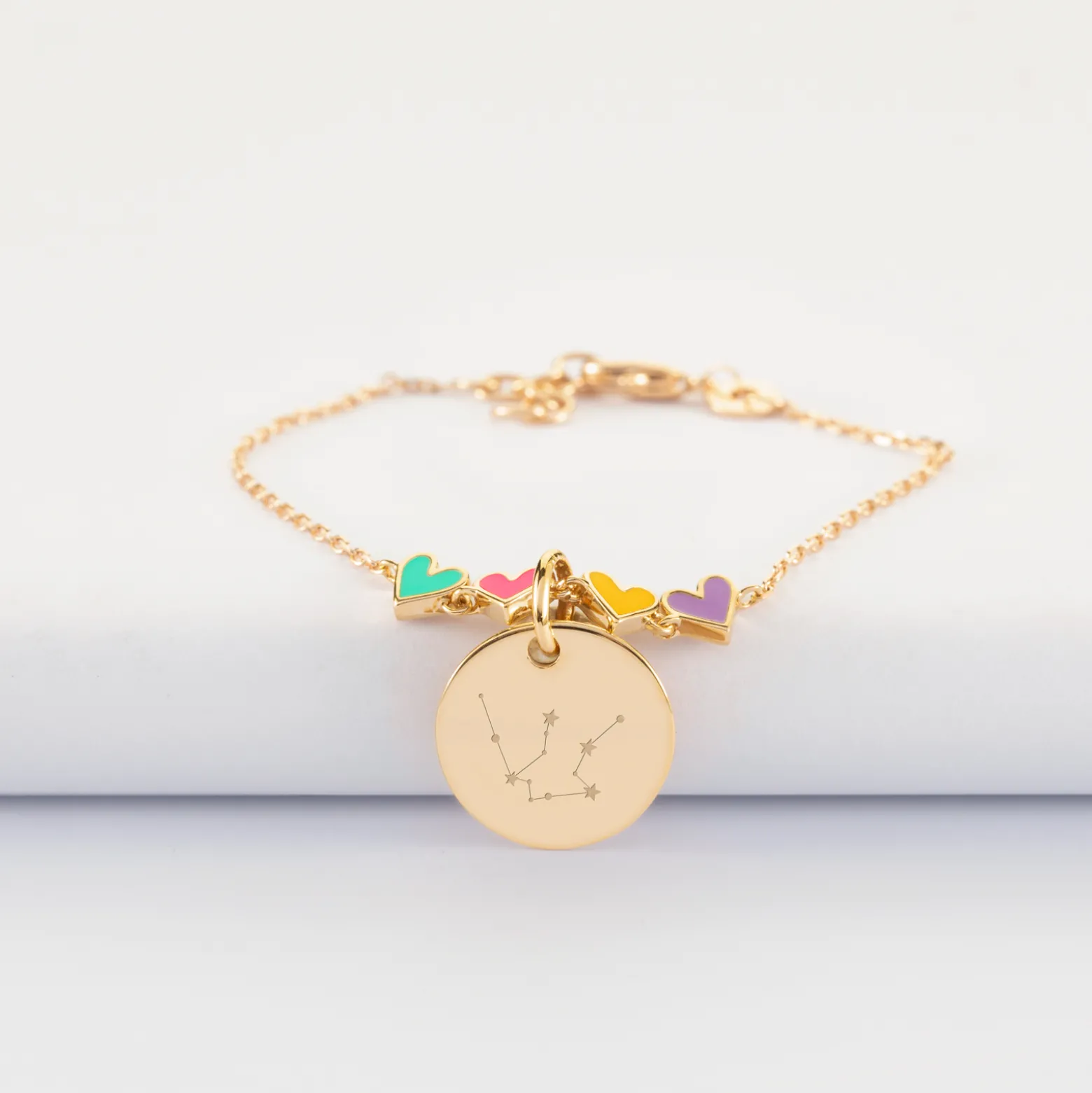Bracelet chaîne enfant cœur email multicolore personnalisé médaille gravée plaqué or 15 mm