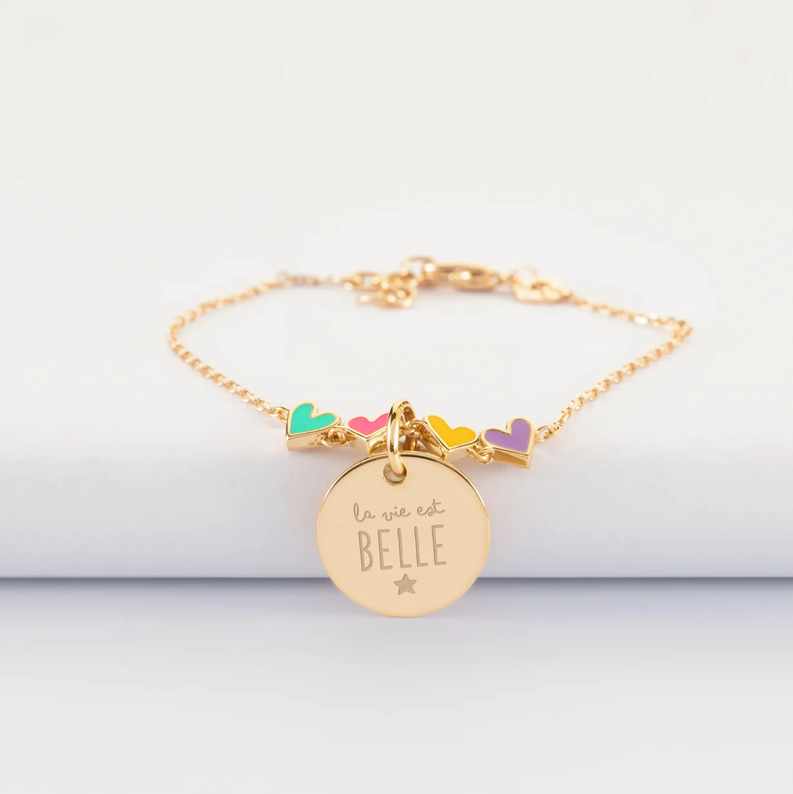 Bracelet chaîne enfant cœur email multicolore personnalisé médaille gravée plaqué or 15 mm