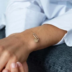 Bracelet chaîne ovale ouvert personnalisé médaille gravée plaqué or 10 mm