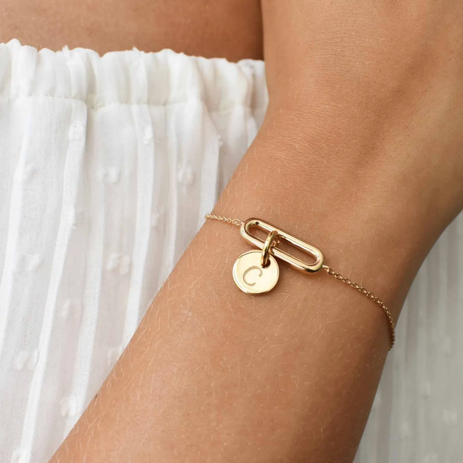 Bracelet chaîne ovale ouvert personnalisé médaille gravée plaqué or 10 mm