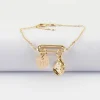 Bracelet chaîne ovale ouvert personnalisé médaille gravée plaqué or 15 mm et breloque coquillage perle blanche
