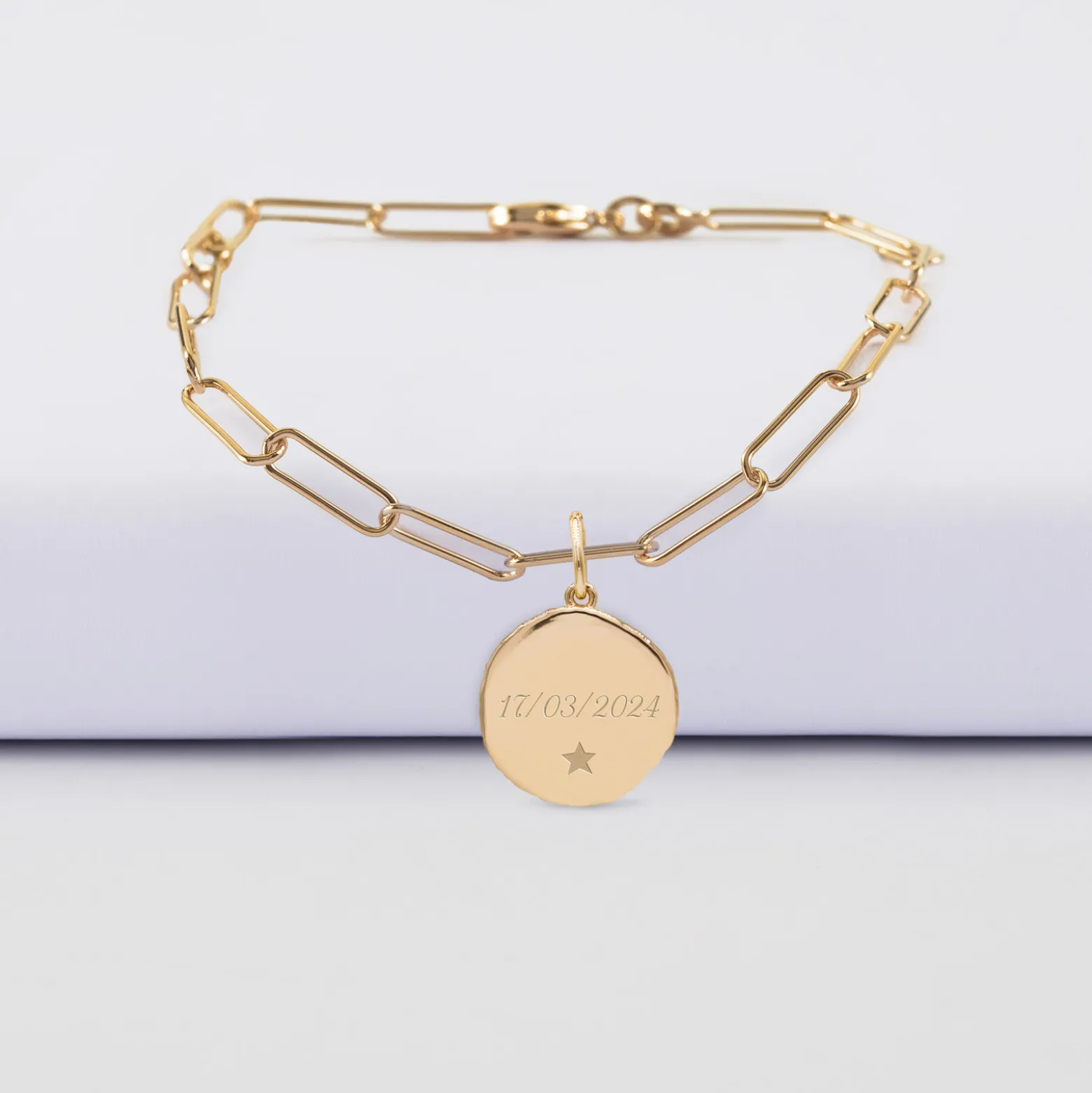 Bracelet chaîne personnalisé petites mailles médaille gravée plaqué or rose des vents texturée 14 mm