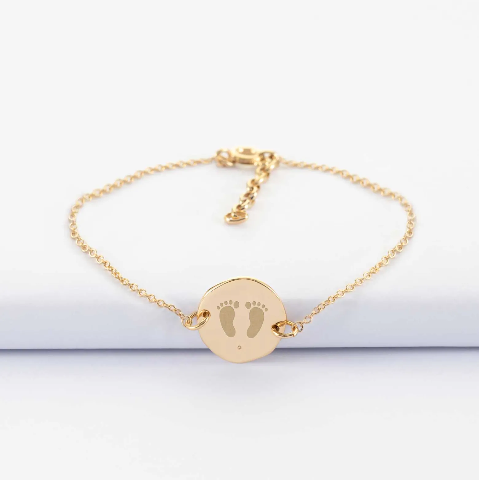 Bracelet chaîne personnalisé médaille scintillante gravée plaqué or initiale 13 mm