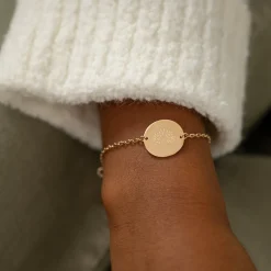 Bracelet Cérémonie enfant chaîne personnalisé médaille gravée plaqué or 2 trous 15 mm