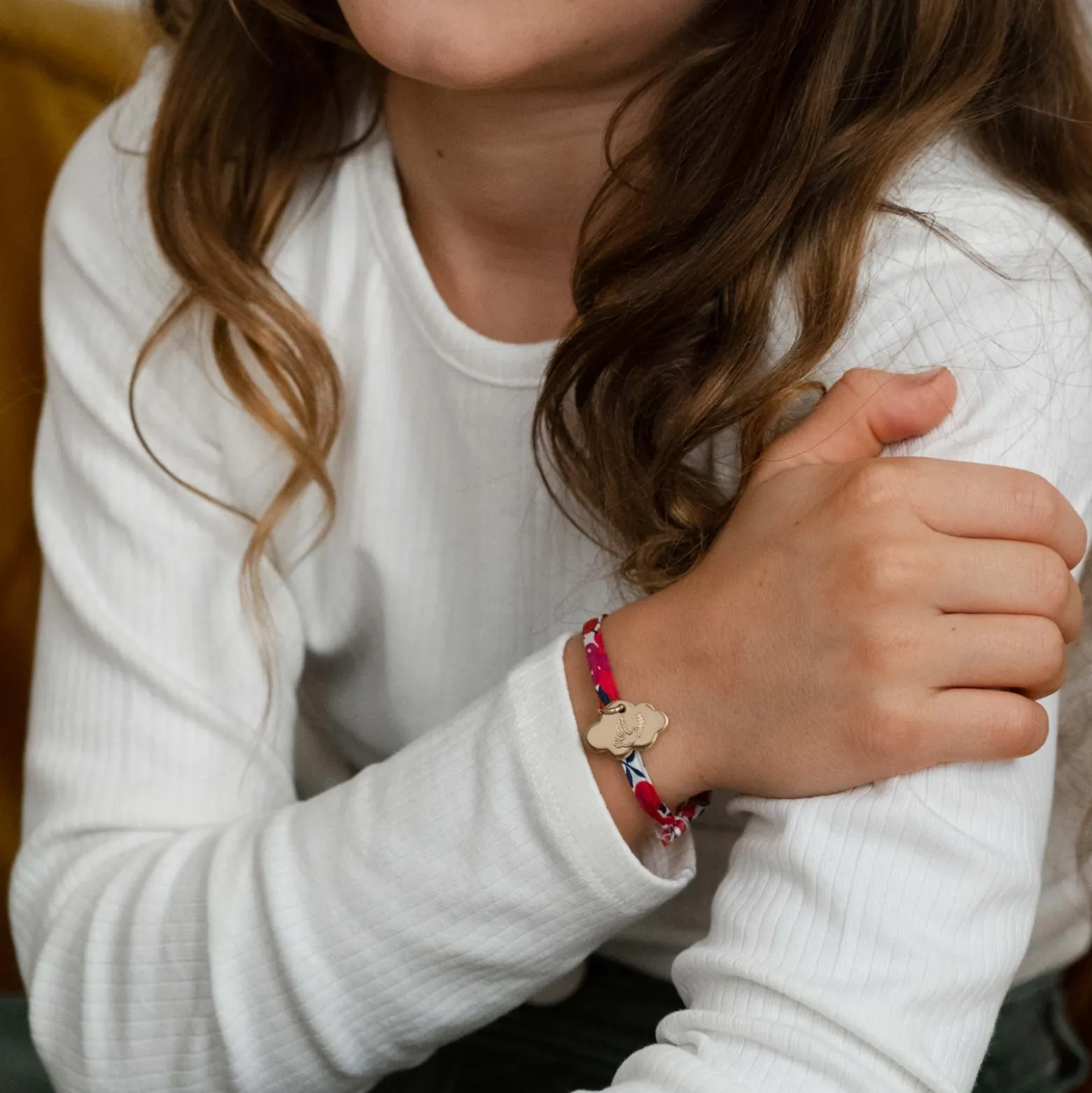 Bracelet enfant Liberty personnalisé prénom médaille gravée plaqué or nuage 20x14 mm