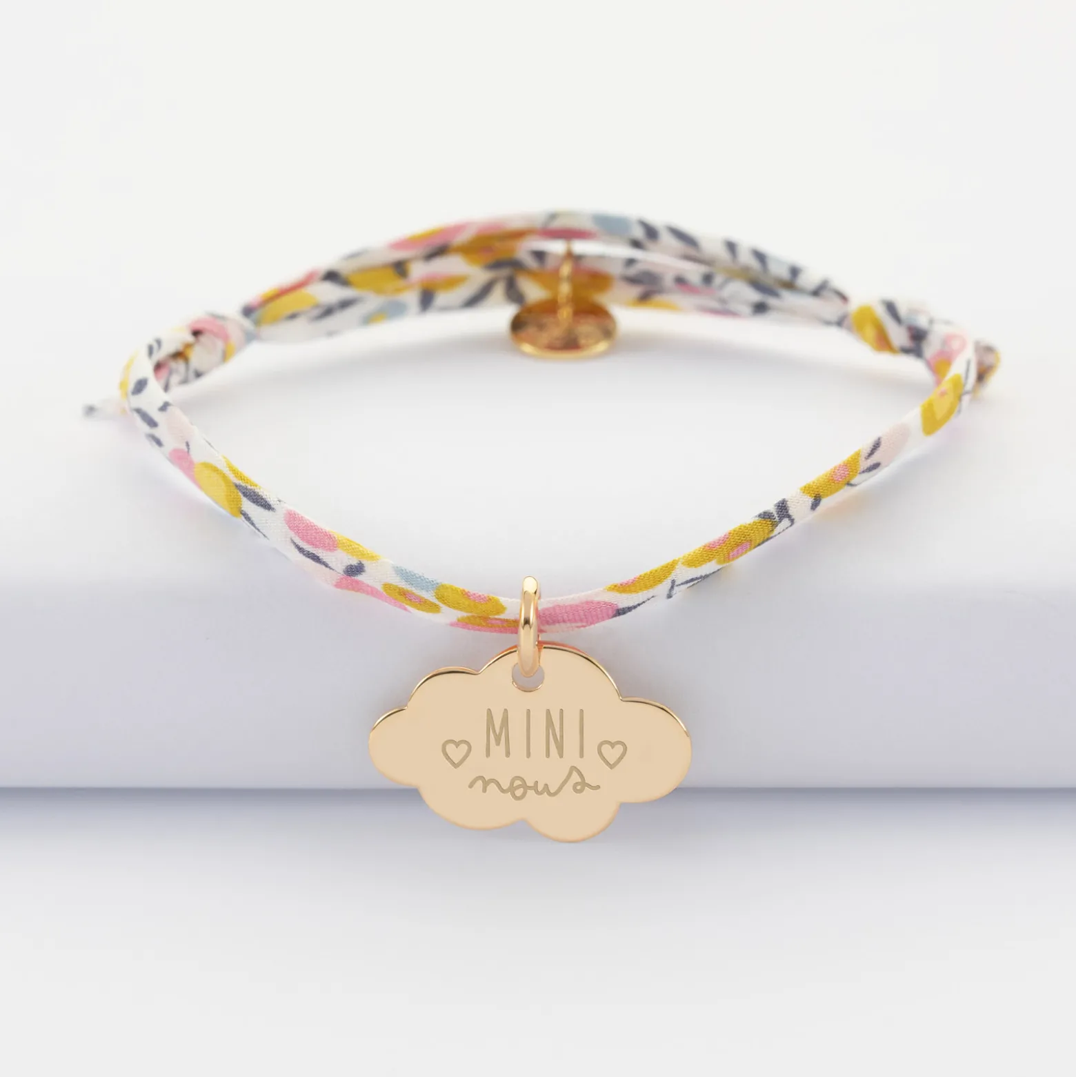 Bracelet enfant Liberty personnalisé prénom médaille gravée plaqué or nuage 20x14 mm