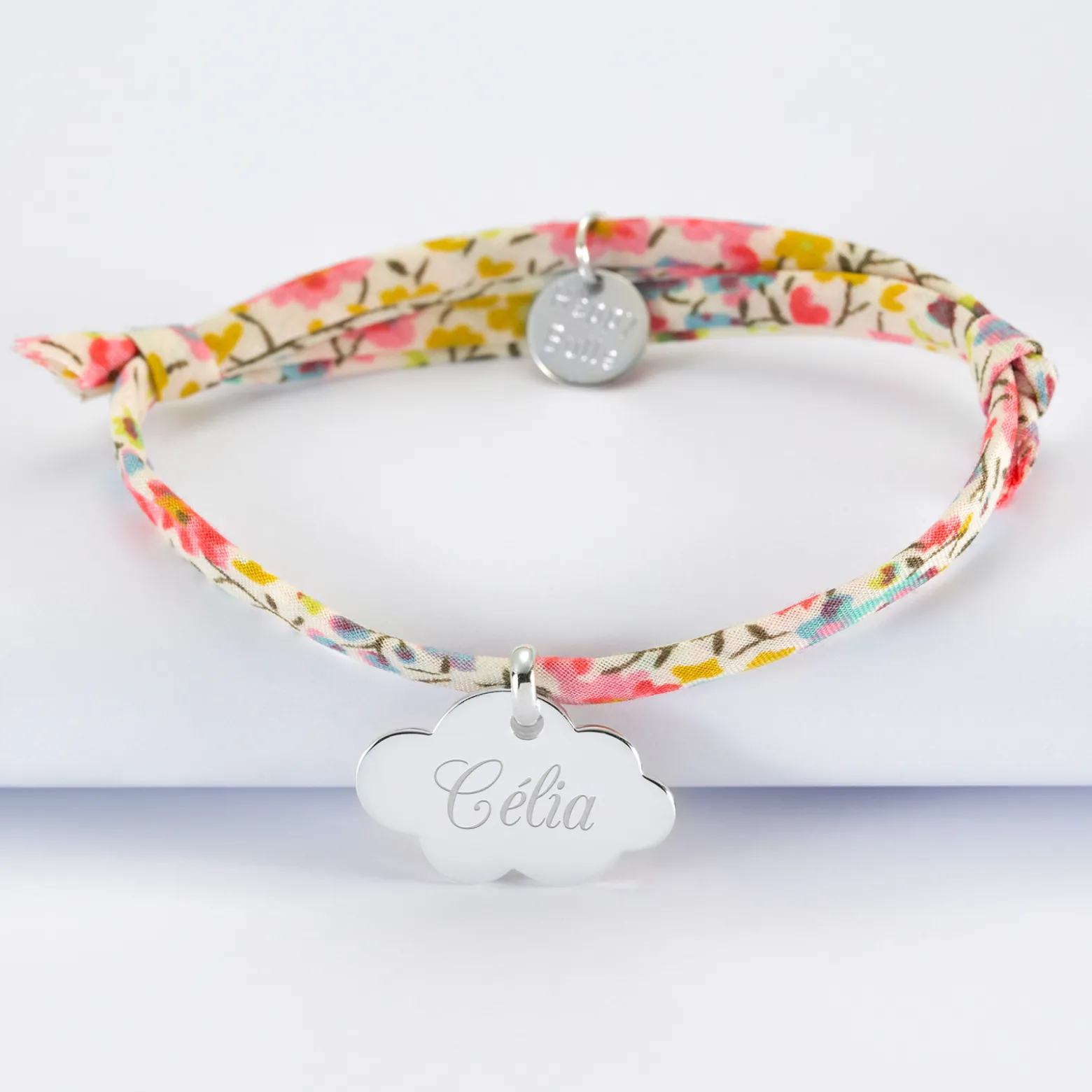 Bracelet enfant Liberty personnalisé prénom médaille gravée argent nuage 20x14 mm