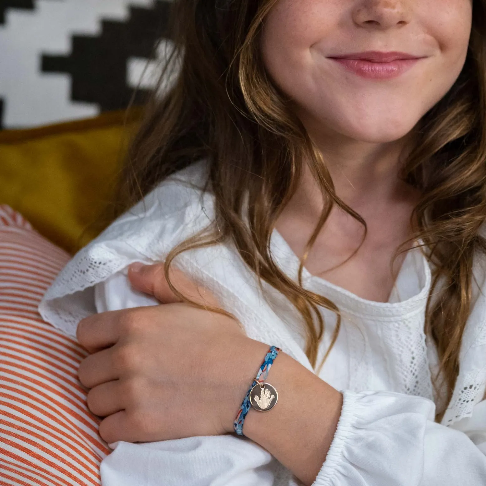 Bracelet enfant Liberty personnalisé médaille martelée gravée plaqué or 15 mm