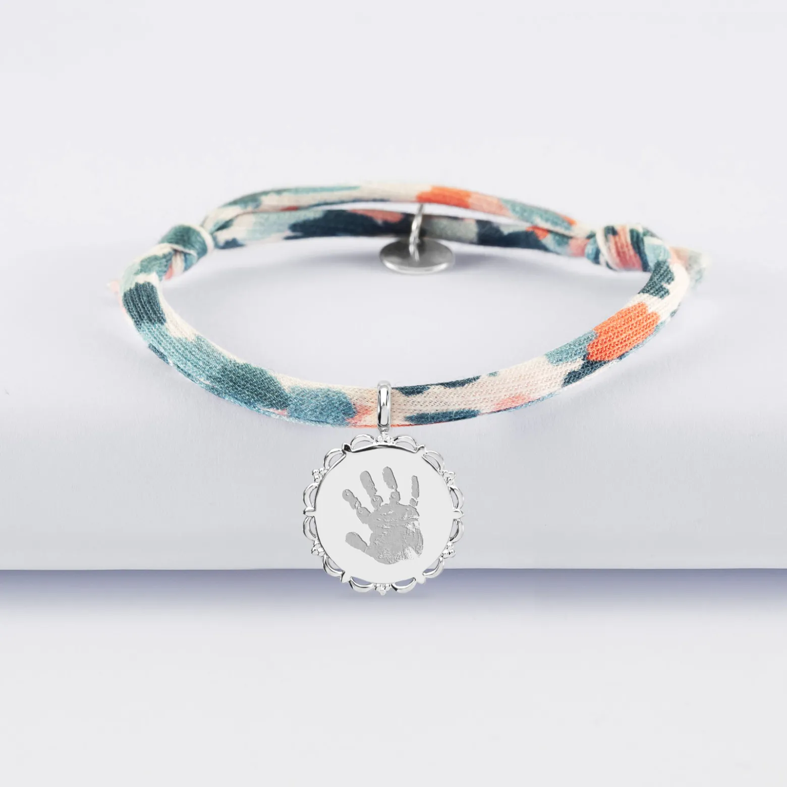 Bracelet enfant Liberty personnalisé médaille vintage dentelée gravée argent 17 mm