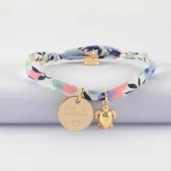 Bracelet enfant Liberty personnalisé médaille gravée plaqué or 15 mm et breloque tortue 10 mm