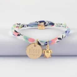 Bracelet enfant Liberty personnalisé médaille gravée plaqué or 15 mm et breloque tortue 10 mm