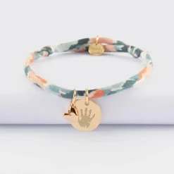 Bracelet enfant Liberty personnalisé médaille gravée plaqué or 15 mm et breloque petit coeur bombé 7 mm - HappyBulle x Atelier Wagram