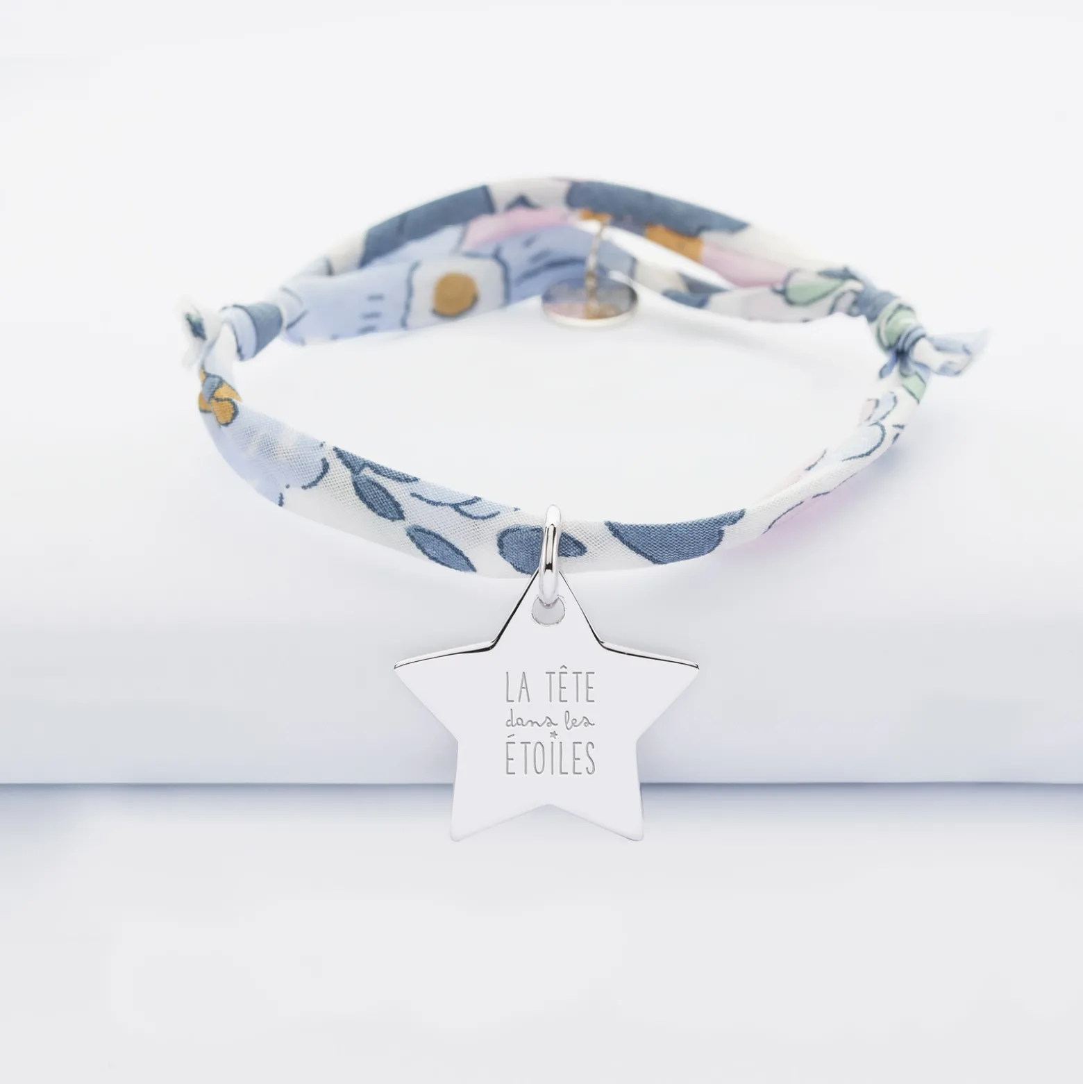 Bracelet enfant Liberty personnalisé prénom médaille gravée argent étoile 20x20 mm