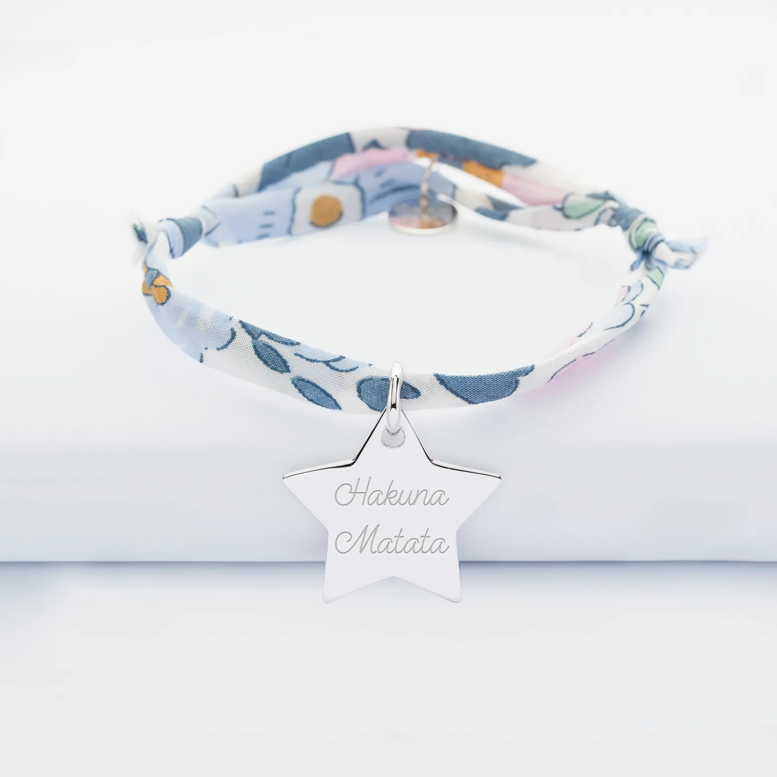 Bracelet enfant Liberty personnalisé prénom médaille gravée argent étoile 20x20 mm
